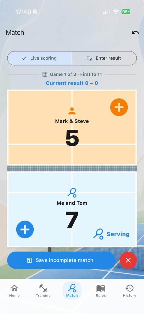 Live match scorekeeper with court layout and serving indicator